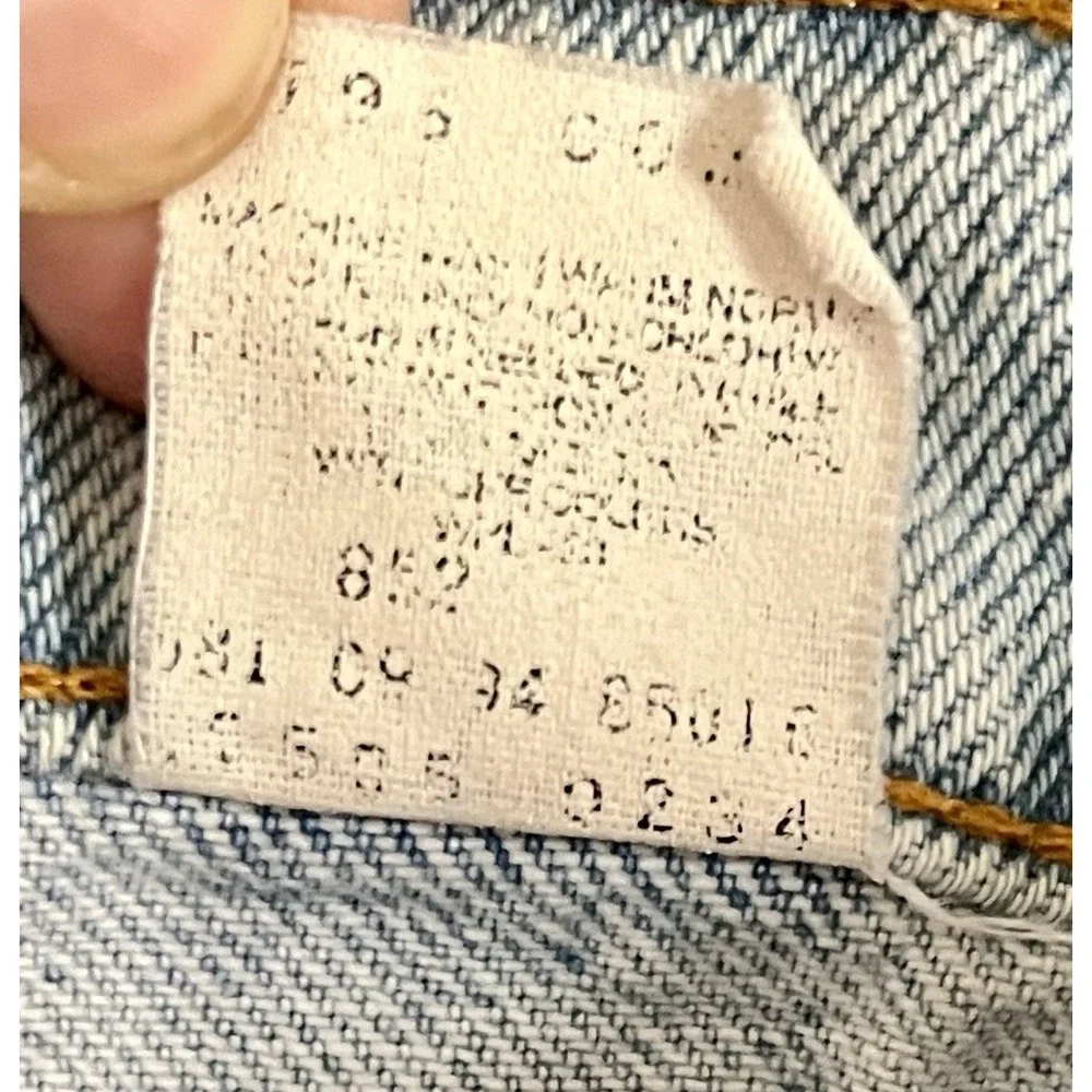 Vintage Levis 505 Regular Fit Straight Leg Jeans Light Wash Made in USA 33x30